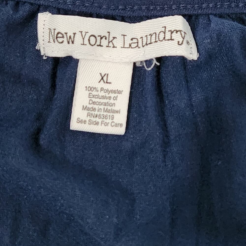 New York Laundry Navy Blue Crochet Lace Shoulders & Sleeves Top XL Lightweight - Picture 4 of 4
